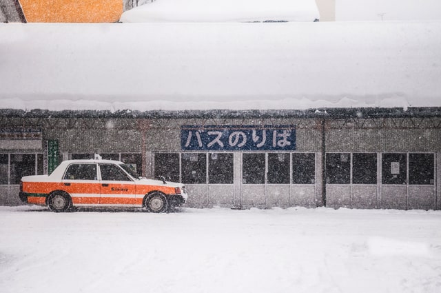 雪の日はタクシーの台数は少ない！？待ち時間無く乗車するコツを解説